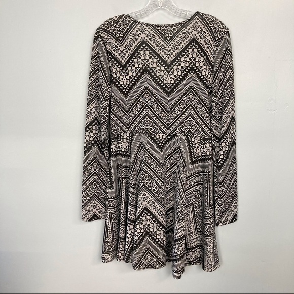 prince & Fox Floral Faux Wrap Skater Shift Dress - Picture 14 of 16